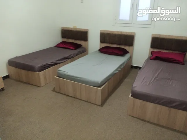 شقق للإيجار اليومي عين زارة الخمس شوارع بجانب جامعة ناصر الشقة مجهزة بالكامل و مفروشة