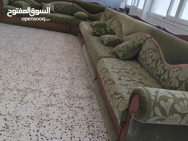 صالون للبيعع المكان تاجوراء