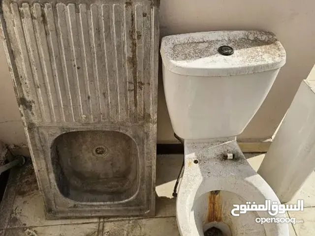 حوض مطبخ استالس وطقم حمام قعده و حوض ابيض ليسيكو بالخلاط