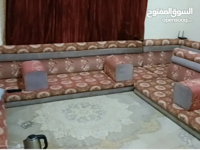 جلسة عربية للبيع خمس قطع نظيف موجود في ابو ظبي مدينة شخبوط السعر 500 درهم