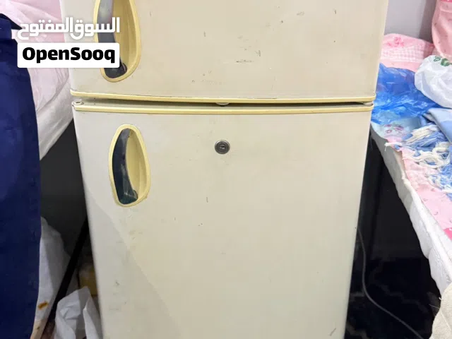 تلاجه  ودولاب حديد وغساله ودولاب خشب