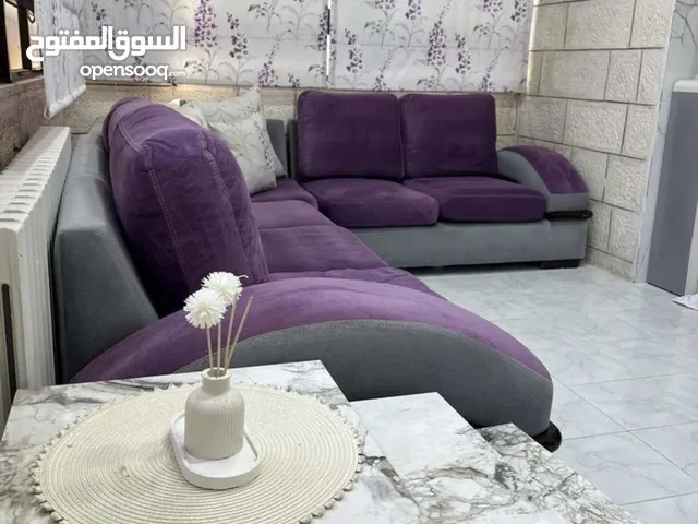 غرف جلوس او برنده طقم كنب كورنر بلون البنفسجي راقي جدا غير مهري سفنجة بحاله ممتازه واكثر