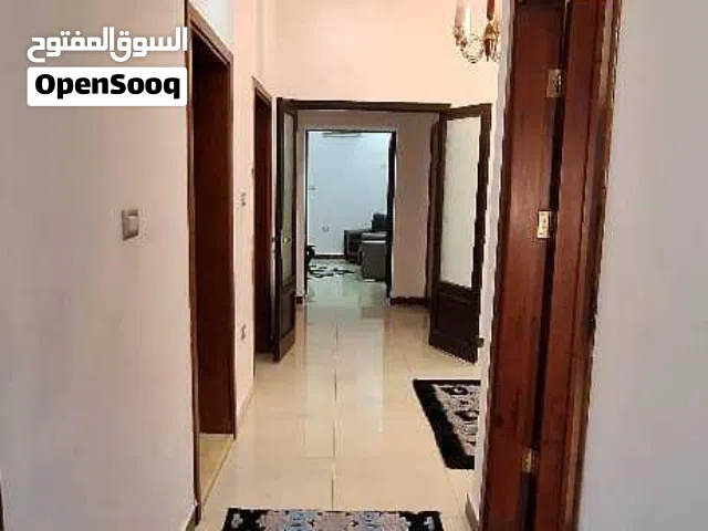 شقة مفروشة للإيجار الموقع: شارع الجرابه الدور الثاني . 4000