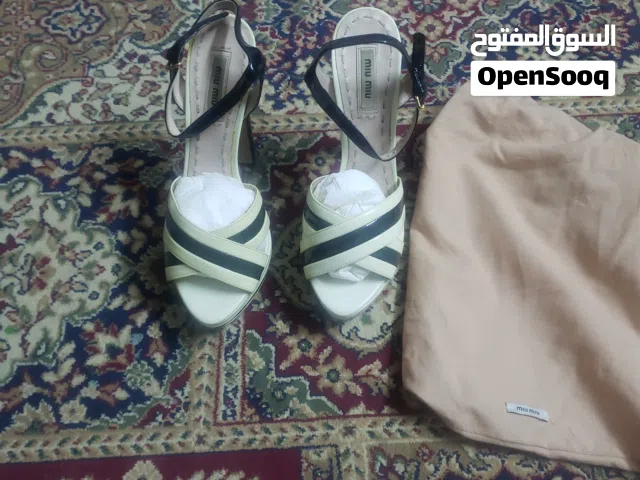 صنادل ريد فلنتينو  مع كعب 13 سم