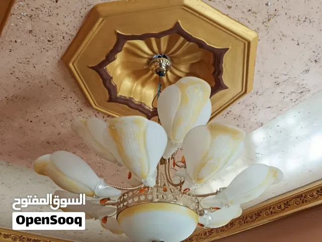 ثريا على شكل ورده