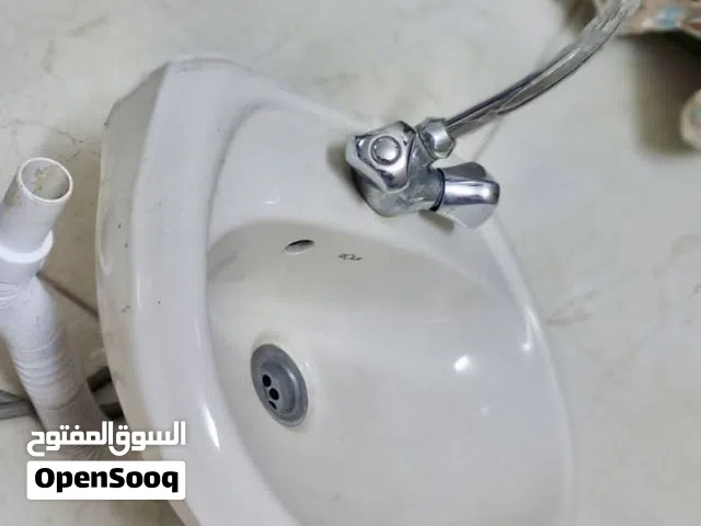 مغسلة مع بطاريتها بحالة ممتازة