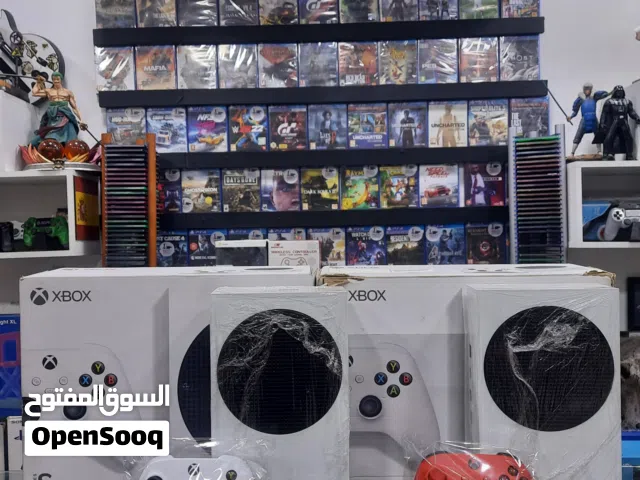 اكس بوكس سيريس s 500 جيجا مع ايد اصليه وجميع وصلاتو اصليه وكفاله ورقيه سنه كامله اجهزه بحاله الجديد