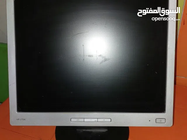 شاشة ماركة hp  حجم 17"بوصة مستعملة ونظيفة وغير داخلة تصليح مع ملحقاته الكيبلات