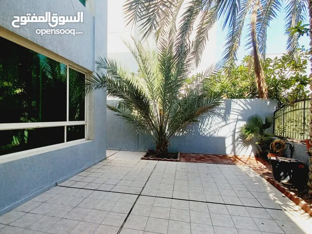 400 m2 5 Bedrooms Townhouse for Sale in Al Ahmadi Fintas