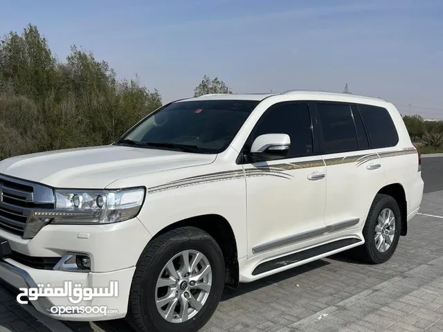 Toyota Land Cruiser 2018 in Abu Dhabi