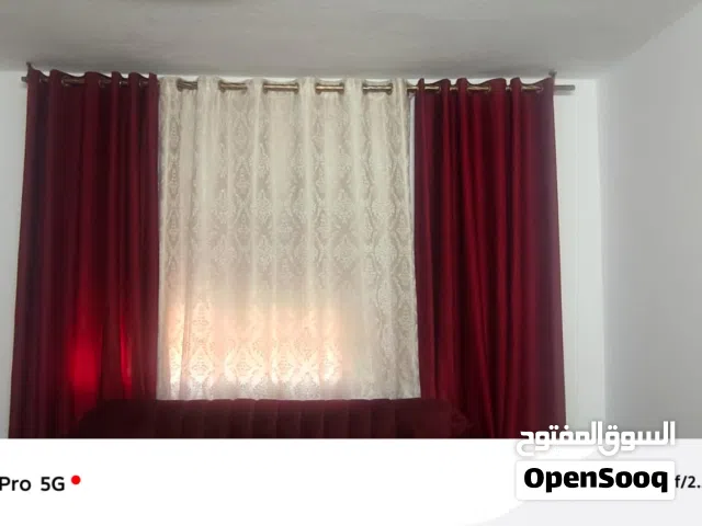ستائر بحالة ممتازة