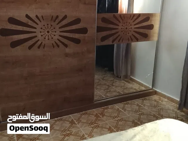 حجره نوم زوجيه تبي تعديل القجوره وكسرت المرايا رجل كنبا للبيع سعره 700 دينار مكان طرابلس تاجوره