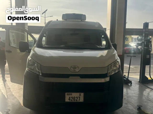 لإيجار تويتا هايس تبريد السقف عالي تامين شامل ملكيه سنه سياره مبرده بحاله وكاله نظيفه جدا الشكل جديد