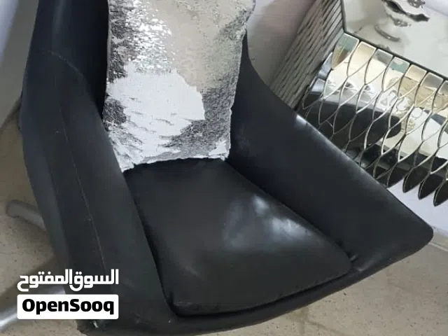 كرسي دوار جلد طبيعي حجم كبير اجنبي بسعر مغري 50د
