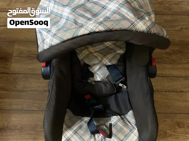 للبيع كارسيت أطفال بحالة جديدة وممتازة، نظيفة جدًا وجاهزة للاستخدام مباشرة. تتميز بتصميم مريح وآمن