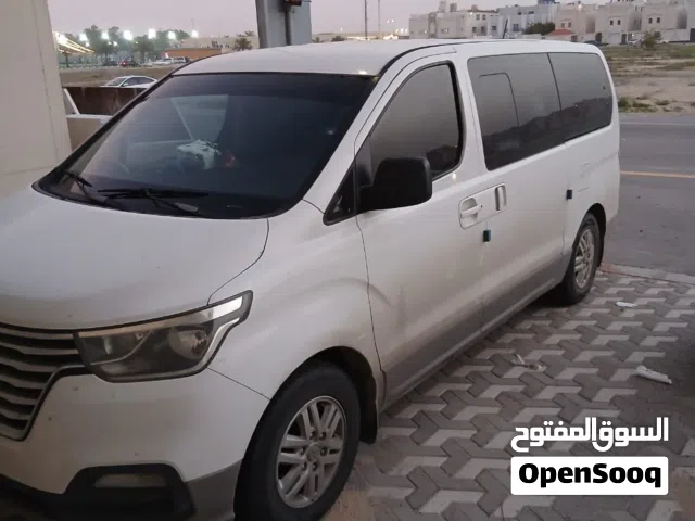 سيارة فان توصيل داخل وخارج الرياض التزام بالمواعيد