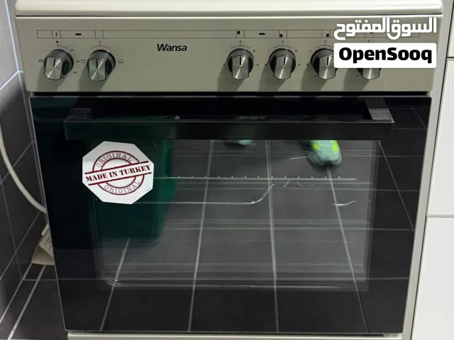 فرن جديد نظيف غير مستعمل