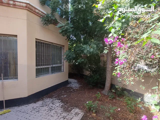 359 m2 5 Bedrooms Townhouse for Sale in Muharraq Hidd