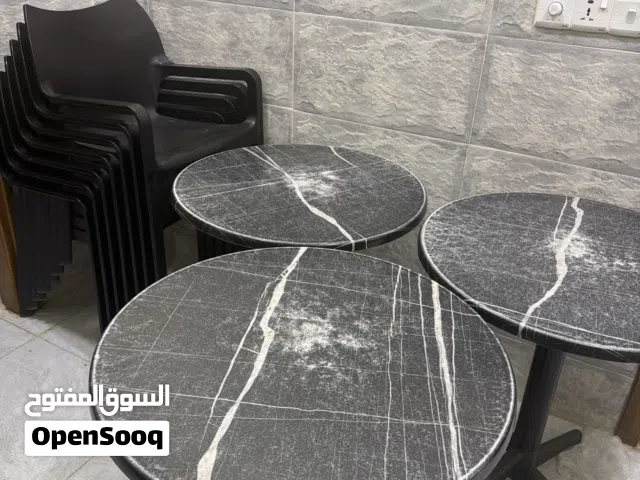 طاولات + كراسي بحالة جيدة