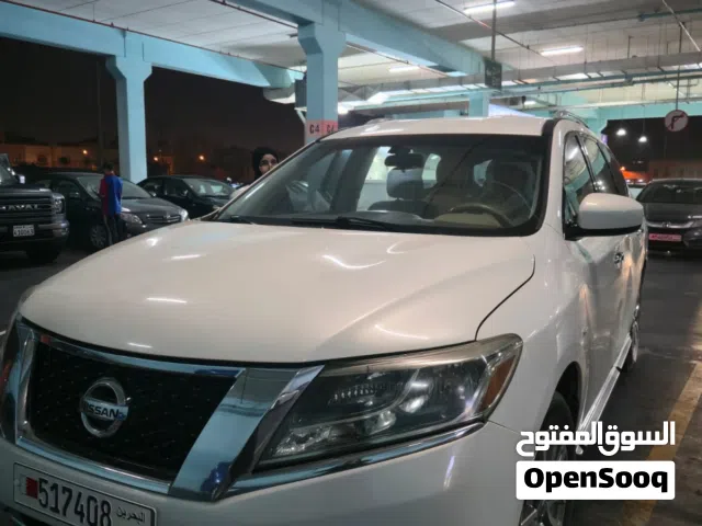 2013 نيسان باثفايندر Standard