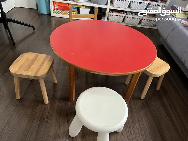 Kid round table with 4 little chairs