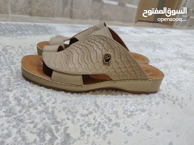 42 Casual Shoes in Al Dakhiliya