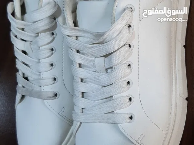 41 Sport Shoes in Zarqa