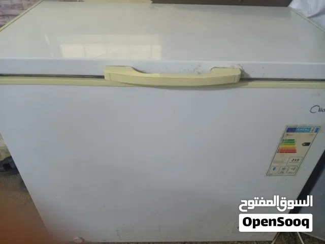 بسم الله الرحمان الرحيم متوفر فريزر نضيف وشغال