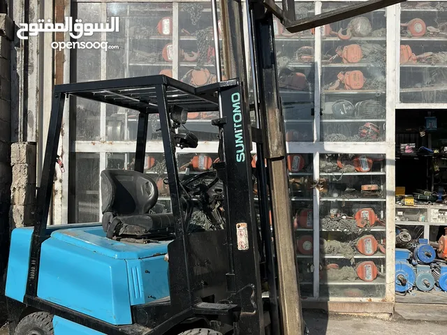 رافعة شوكية sumitomo ياباني 2 طن ديزل بحال الوكالة