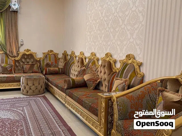 جلسة عربية للبيع مع الستارة