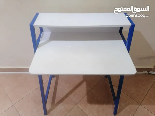 Used table for studying for sale طاولة للدراسة مستعملة