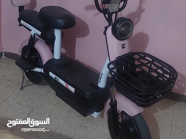 دراجه كهربائيه تمشي في الشحنه 40 كيلو بتستحمل وزن 250 كيلو