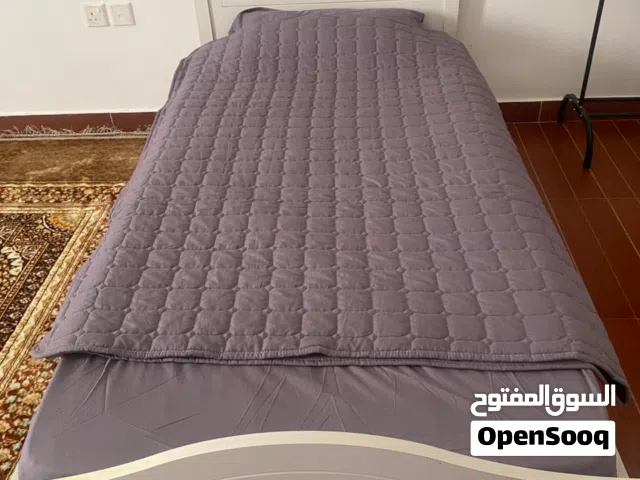 سريرين وكبت 3 ابواب نضيف خشب ثقيل ممتاز