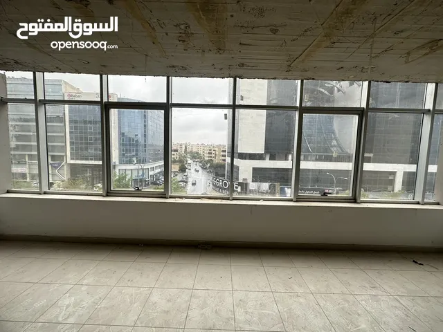 مكتب للايجار في منتصف شارع مكة **احدث مجمع في شارع مكة** .. مساحة المكتب 146 متر مربع داخلي صافي