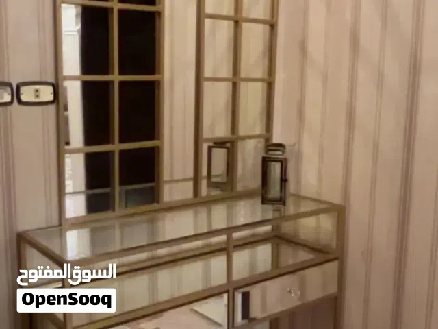 مدخل قزاز ومرايا ذهبي