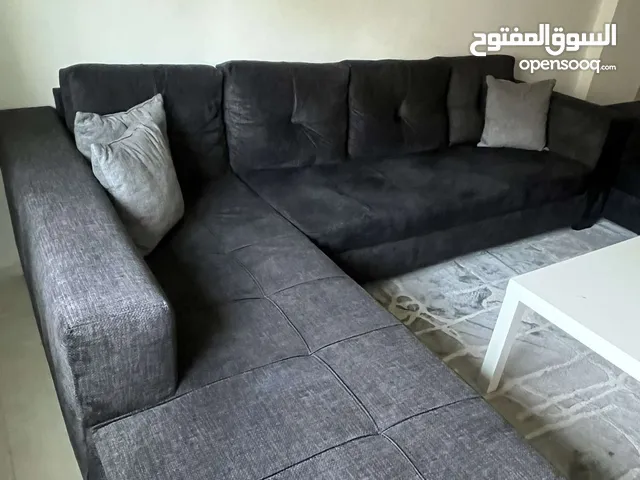 طقم كورنر استعمال اسبوعين خشب سويد قماش تركي اصلي (اربد) وكاله استعمال لا يذكر بل اضافه لا مراكي 380