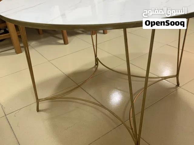 طاولات صالة بحالة جيدة