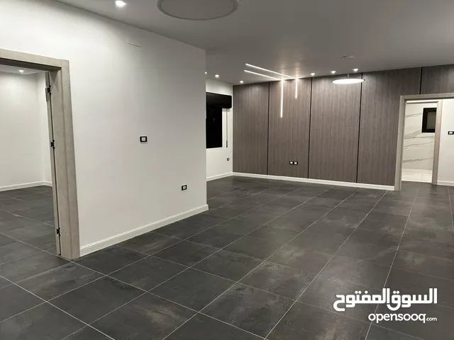 400 m2 More than 6 bedrooms Villa for Rent in Benghazi Beloun