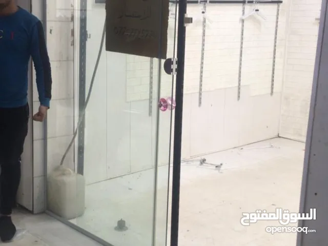 محل للبيع العنوان سوق الجنينه بنص السوق