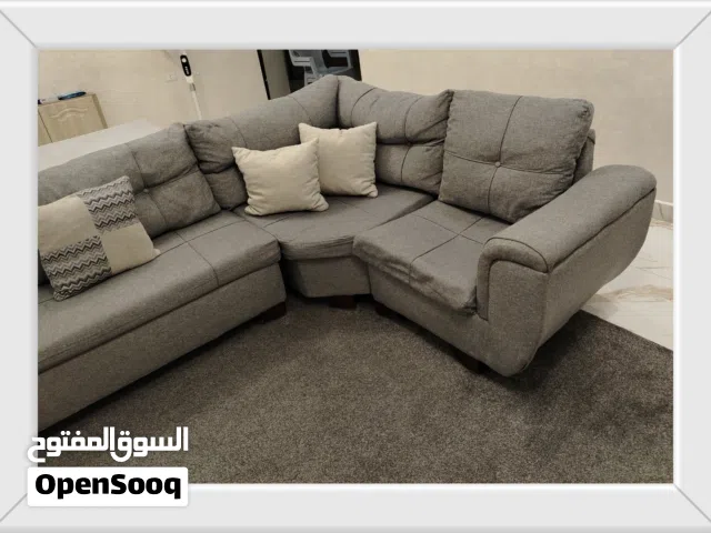 طقم كنبايات كورنر حرف ل قياس 2.9 سم* *3.20 *1.90 سم لون فيراني بحاله ممتازه جدا للبيع