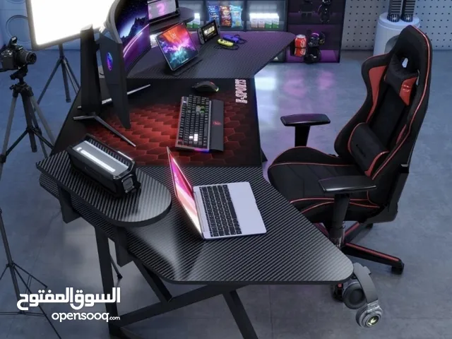 مكتب لون اسود حجم كبير مستعمل قليل جدا