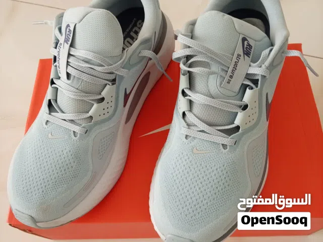 نايك استركتشر