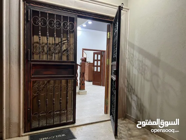 329 فيلا لي الايجار السراج الشرقية موقع استراتيجي  بالقرب جامعة العاصمة YSAGRD