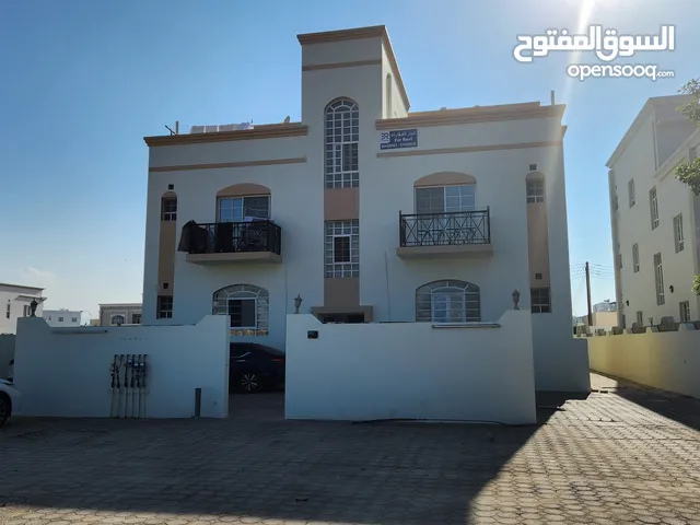 Stunning penthouse, located in a prime area near Al-Mouj.