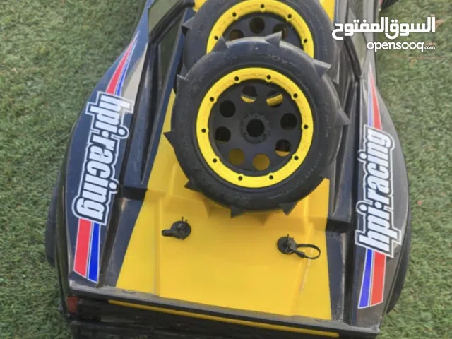 سياره بالريموت يتم تزويدها ببترول ومكينتها  مزوده وسريعه تطربك ومتعه فالاعب للبيع