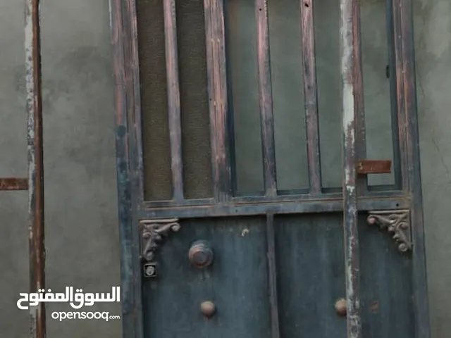 باب حديد مستعمل حاله ممتازه حديد اصلي.