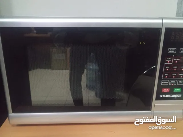 Black and decker microwave oven for sale in very good condition