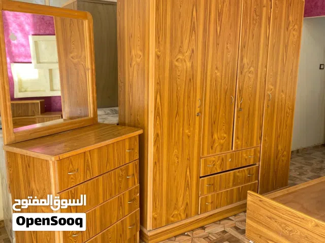 غرفه نوم شباب فورمايكه لاتيه وزان بحاله ممتازه استعمال بسيط مع تختين مفرد نظام تخزين وكمدينه وت
