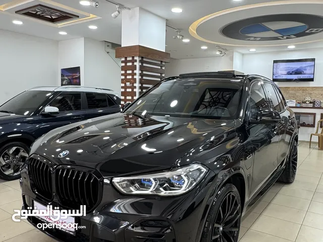 BMW X5 2022 متور 3000 بنزين وكهرباء إضافات فل الفل