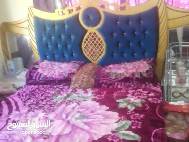 غرفه نوم وطقم كنب للبيع